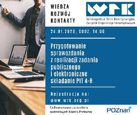 Baner wydarzenia: Po lewej na biurku 2 laptopy, obok stoi mężczyzna. Po prawej stronie tekst.