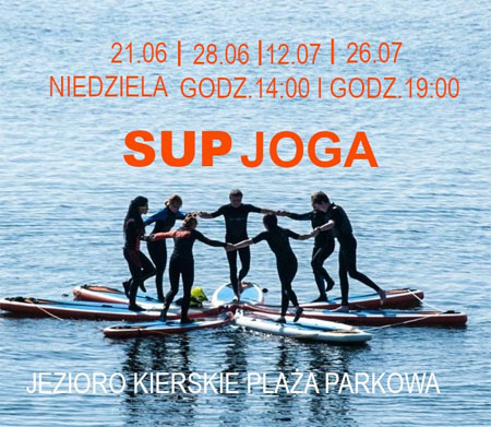 7 osób na 7 deskach trzyma się za ręce tworza krą na jeziorze. Na górze pomarańczowe napisy.