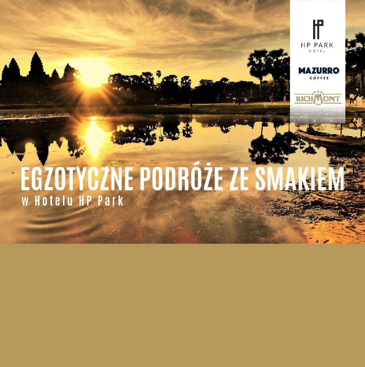 Widok stawu za którym widnieją drzewa. Wszystko tonie w blasku zachodzącego słońca. Na fotgrafię nałożono napis z nazwą wydarzenia oraz logo organizatora.