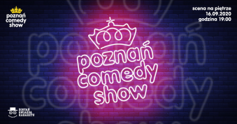 Na granatowym tle wyświetla się różowy neon z napisem Poznań Comedy Show z koroną na górze.
