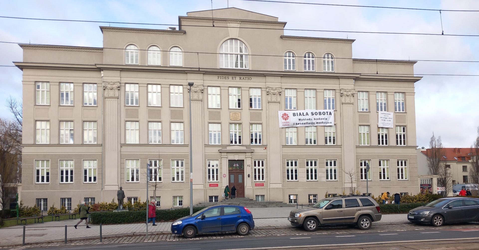 Budynek Katolickiej Szkoły Podstawowej im. św. Stanisława Kostki przy ul. Głogowskiej 92