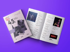 dwa egzemplarze czasopisma, jedno z widoczną okładką, drugie otwarte na spisie treści