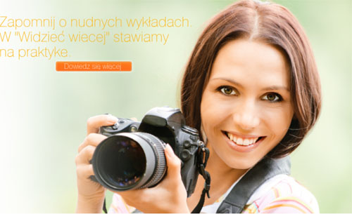 Dziewczyna z aparatem fotograficznym