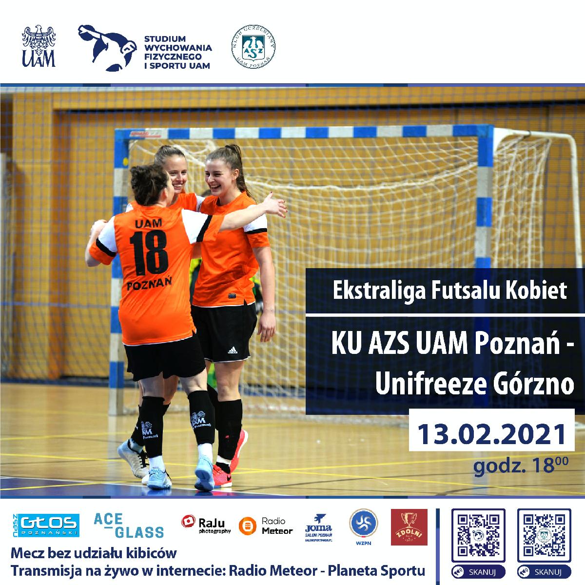 Plakat Ekstraliga Futsalu Kobiet - Trzy zawodniczki cieszące się na boisku