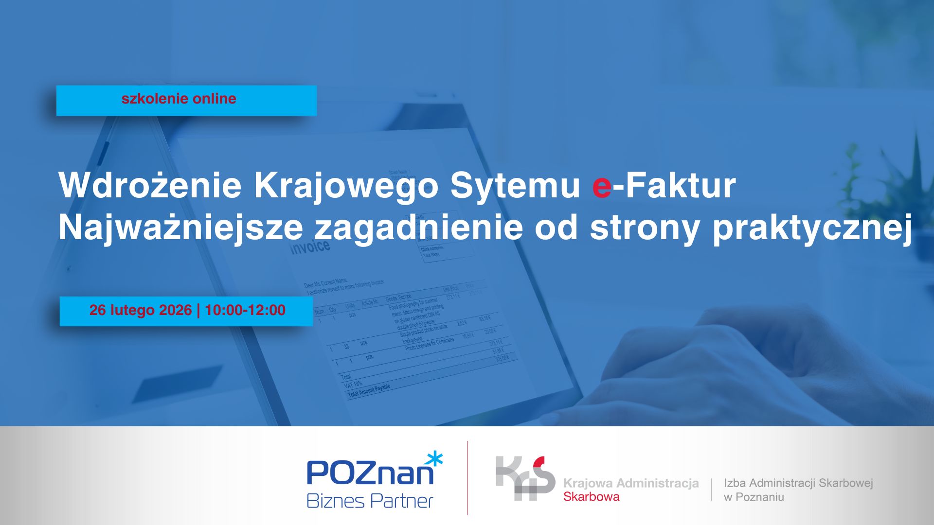 Grafika promocyjna szkolenia pt. Wdrożenie Krajowego Systemu e-Faktur - najważniejsze zagadnienia od strony praktycznej. W tle komputer na biurku i ręce osoby która na nim pracuje