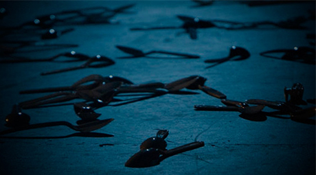 kompozycja z łyżeczek