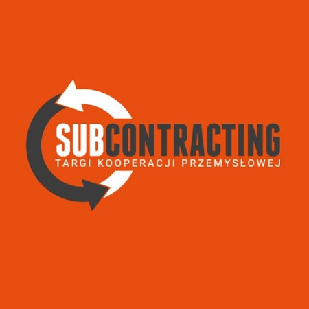 czarno-biały napis subcontracting na pomarańczowym tle