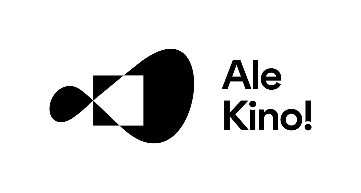 Logo Ale Kino! - czarno-biały znak graficzny składający się z abstrakcyjnego kształtu przypominającego połączenie elipsy i kwadratu, tworzącego dynamiczną formę. Po prawej stronie znajduje się napis "Ale Kino!" w pogrubionej, nowoczesnej czcionce bezszeryfowej.