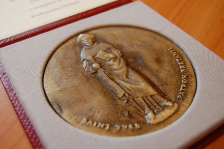 Medal Św. Iwona, awers