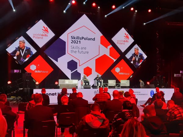 Na grafice przedstawiono wydarzenie SkillsPoland 2021.