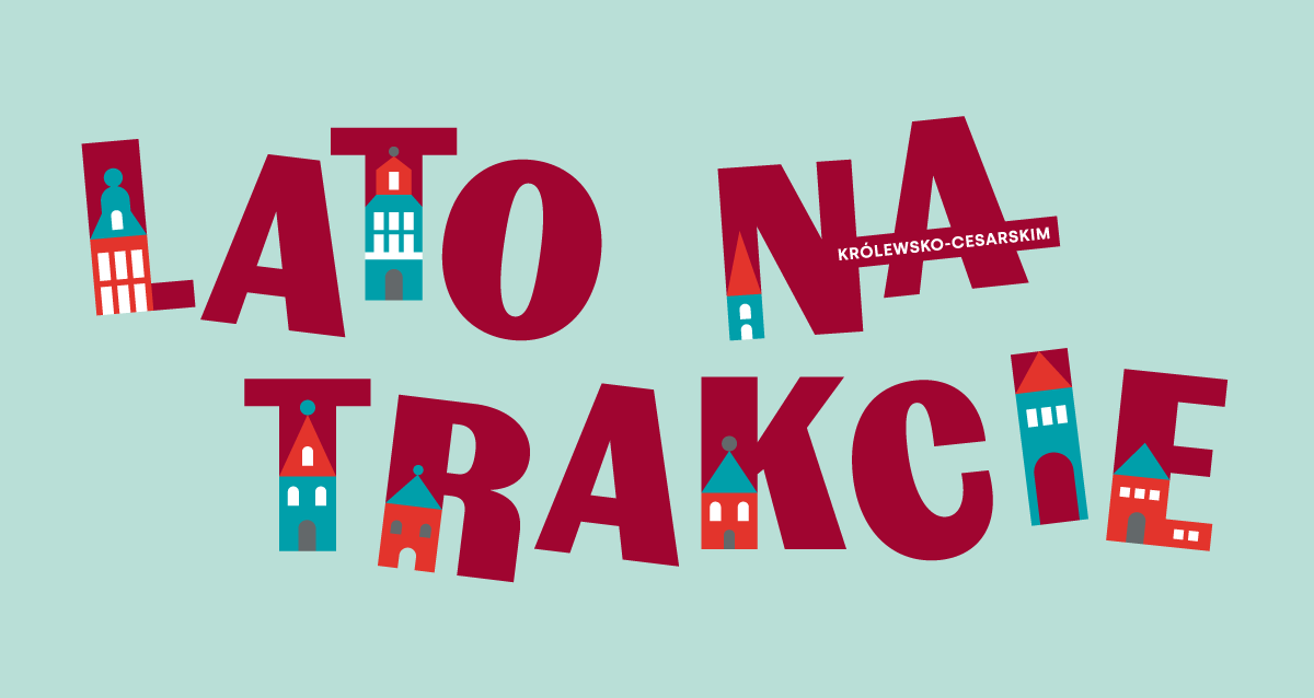 Na seledynowym tle bordowy napis "Lato na trakcie". Na kilku literach rysunki budynków.