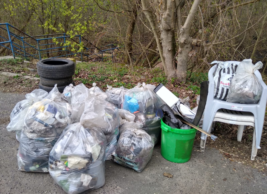Na zdjęciu widach hałdę śmieci zebranych przez uczestników akcji Wiosenne Porządki