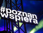 Neon z napisem "Poznań wspiera"