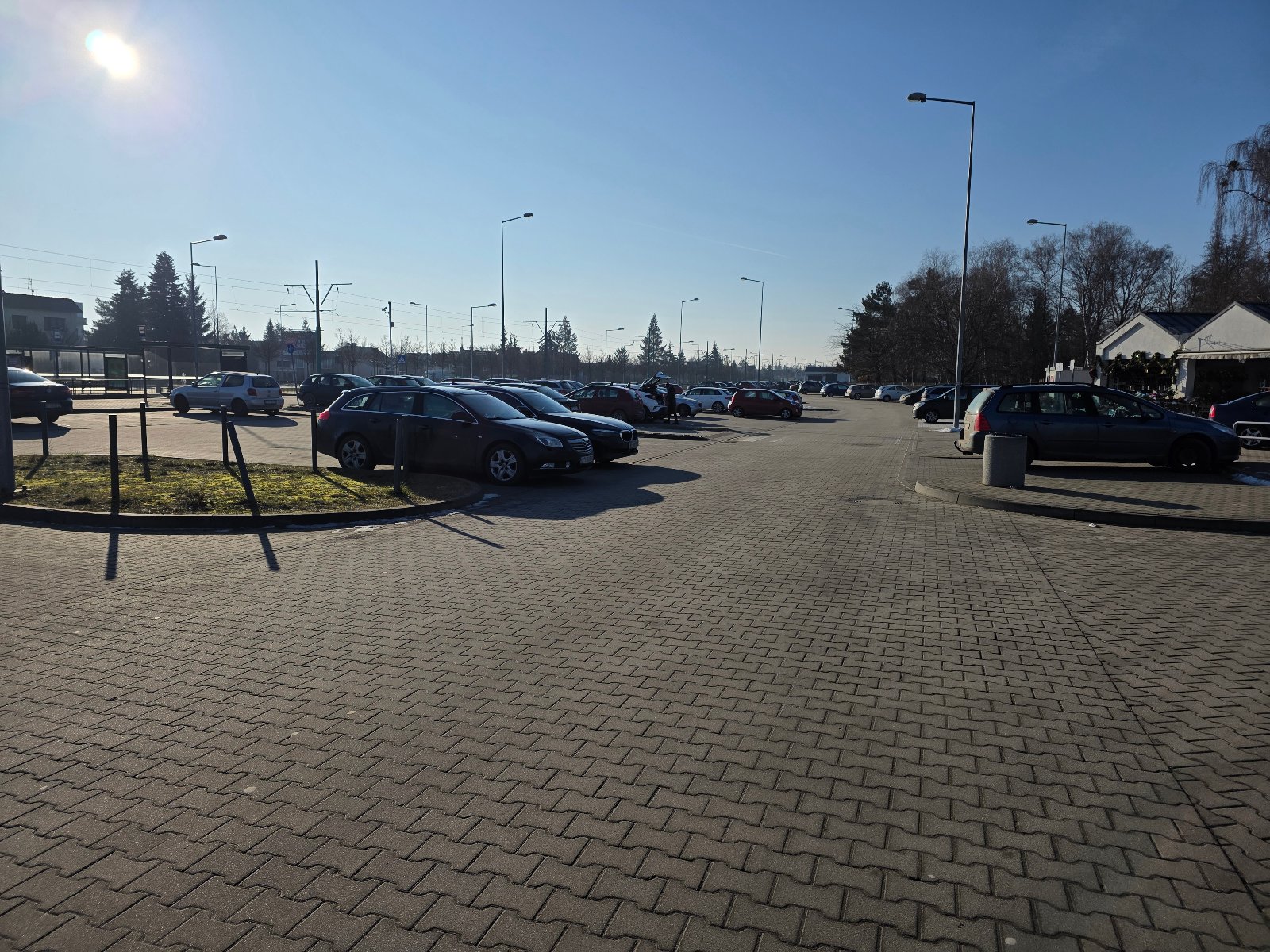 Parking przy cmentarzu na Junikowie
