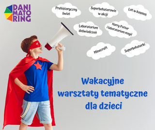 Chłopiec w pelerynie i masce na oczach z megafonem w dłoniach."Warsztaty tematyczne dla dzieci".