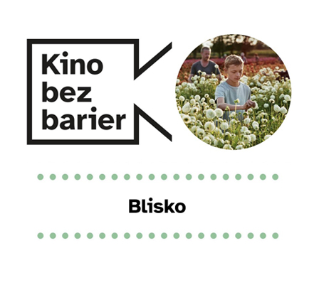 Grafika przedstawia logo Kina bez barier na białym tle i kadrem z filmu w okręgu. Kadr przedstawia młodego chłopaka, który brodzi w polu kwiatów. Poniżej duży czarny tytuł "Blisko" pomiędzy rzędami zielonych kropek.