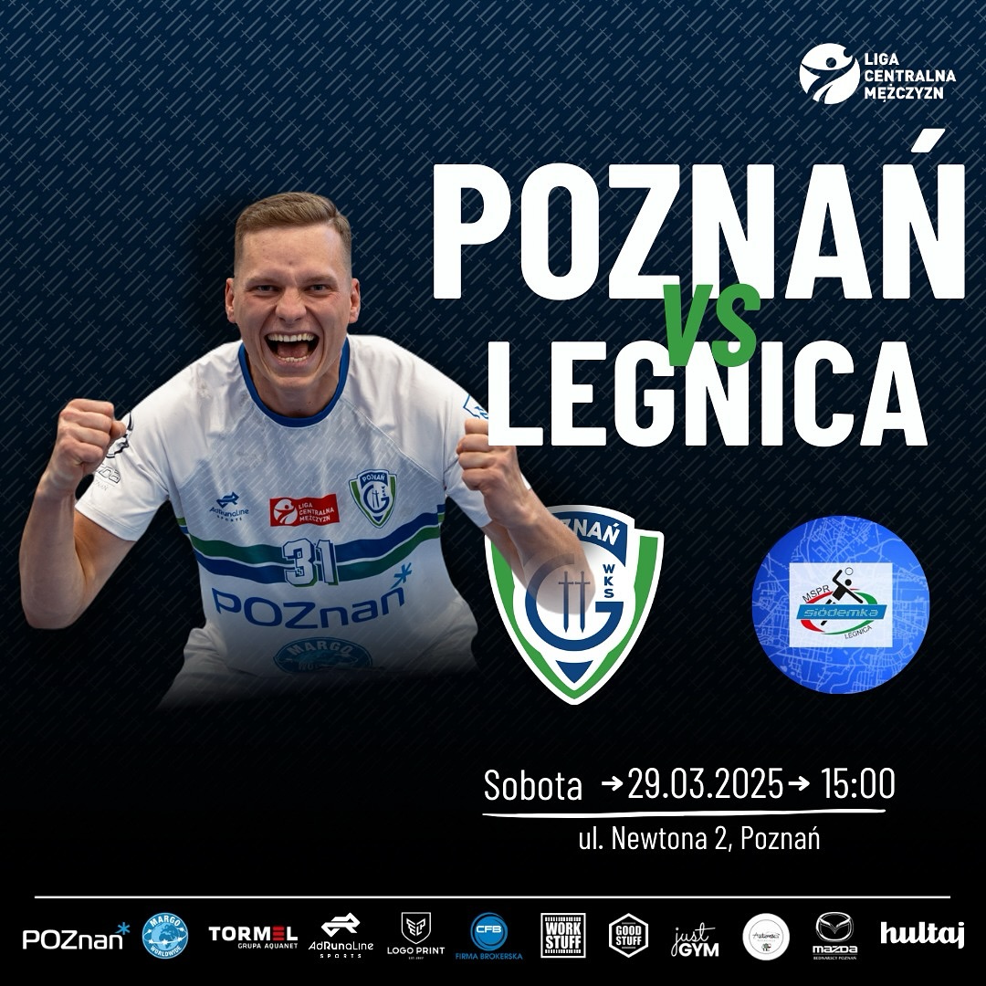 Plakat meczu WKS Grunwald - w środku sylwetka WKS Grunwald cieszącego się. Obok nazwy miast rywalizujących i ich herby, a poniżej termin i miejsce meczu. Wszystko na ciemnym tle