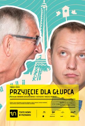 Plakat spektaklu: twarze dwóch mężczyzn, jeden z nich profilem krzyczy do ucha drugiego. W tle rysunek wieży Eiffla. U dołu plakatu informacje o spektaklu.