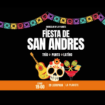 Na czarnym tle widnieje kolorowy girlandowy baner z motywami meksykańskimi. Centralnie umieszczony biały napis: "Fiesta de San Andres" z dopiskiem "Andrzejki w La Planete" oraz "Trio Punto Latino" z ikonami czaszek. Na dole znajduje się gitara, czaszka ozdobiona kwiatami, dwa marakasy i drink. W pasku na dole, na pomarańczowym tle, podano informacje o wydarzeniu zawarte w treści artykułu.