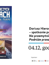Po lewej stronie okładka książki pod tytułem "Na przemytniczych szlakach. Podróże przez Azję i Europę", przedstawiająca startujący samolot nad walizką pełną map i przedmiotów symbolizujących podróż. Po prawej stronie informacje związane z wydarzeniem zawarte w treści artykułu. Plakat ma białe tło. W dolnej części loga organizatorów, w prawym górnym rogu logo Wojewódzkiej Biblioteki Publicznej i Centrum Animacji Kultury.