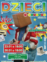 Grafika w stylu retro-kolażu. Widać postać w sportowej kurtce, która trzyma aparat fotograficzny, a jej głowę zastępuje kartonowe pudełko. Wokół rozmieszczone są kolorowe gwiazdy, koraliki, stary komputer, telefon i inne przedmioty kojarzące się z latami 90., na ziarnistym, niebieskim tle. Wokół kolorowe napisy. To szczegóły wydarzenia zawarte w treści artykułu.