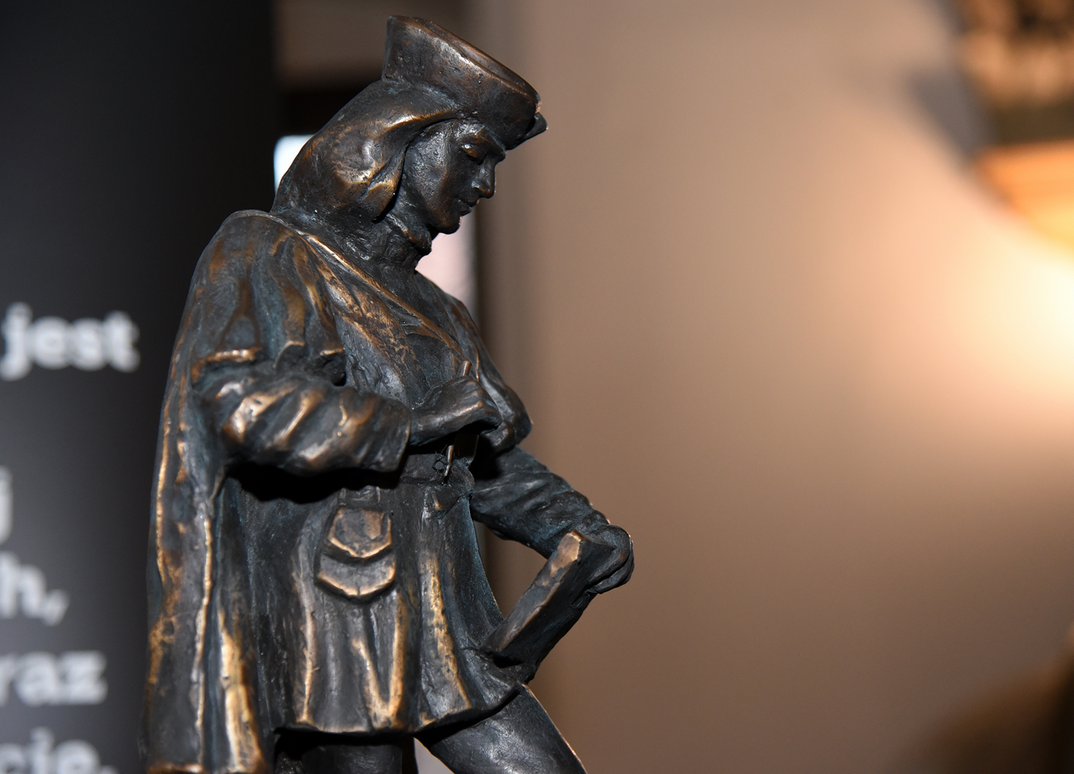 Postać z brązu J.B. Quadro