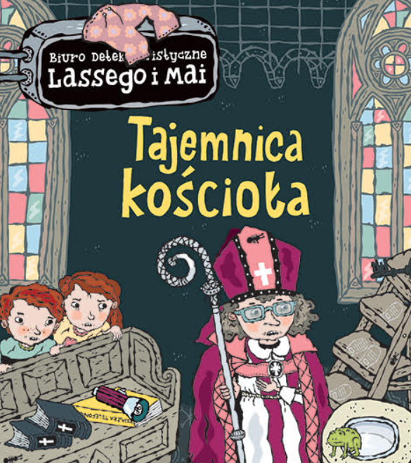 Okładka książki "Tajemnica kościoła". Rysunek wnętrza kościoła z księdzem i dwójką dzieci, które chowają się za ławką.