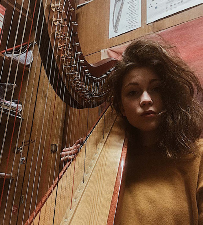 Rozalia Dmochowska z harfą