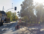 Screen z google street view przedstawiający skrzyżowani al. Wielkopolskiej i ul. Nad Wierzbakiem