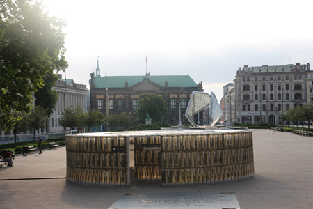 stanowisko NBP na placu Wolności