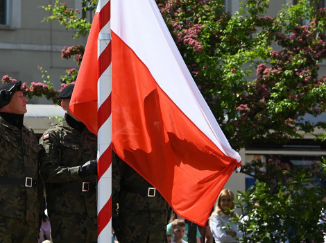 W tym roku przypada 234. rocznica uchwalenia Konstytucji 3 Maja. Miejskie uroczystości odbędą się na placu Wolności w samo południe Uroczystość podniesienia flagi podczas obchodów rocznicy uchwalenia Konstytucji 3 maja