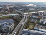 Widok na most Chrobrego i ul. Estkowskiego z drona od strony ul. Garbary