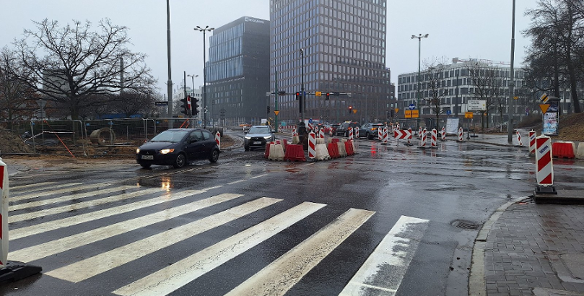 Widok na skrzyżowanie ulic Matyi, Wierzbięcice, Królowej Jadwigi i Al. Niepodległości od strony ul. Niezłomnych