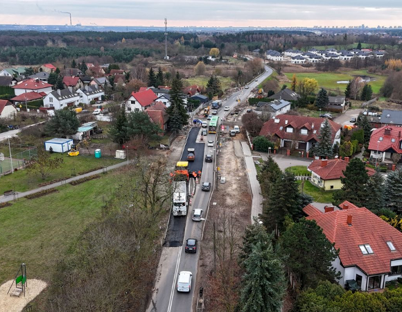 Widok na toczące się prace na skrzyżowaniu ulic Lubczykowej, Naramowickiej, Łopianowej i Radojewo