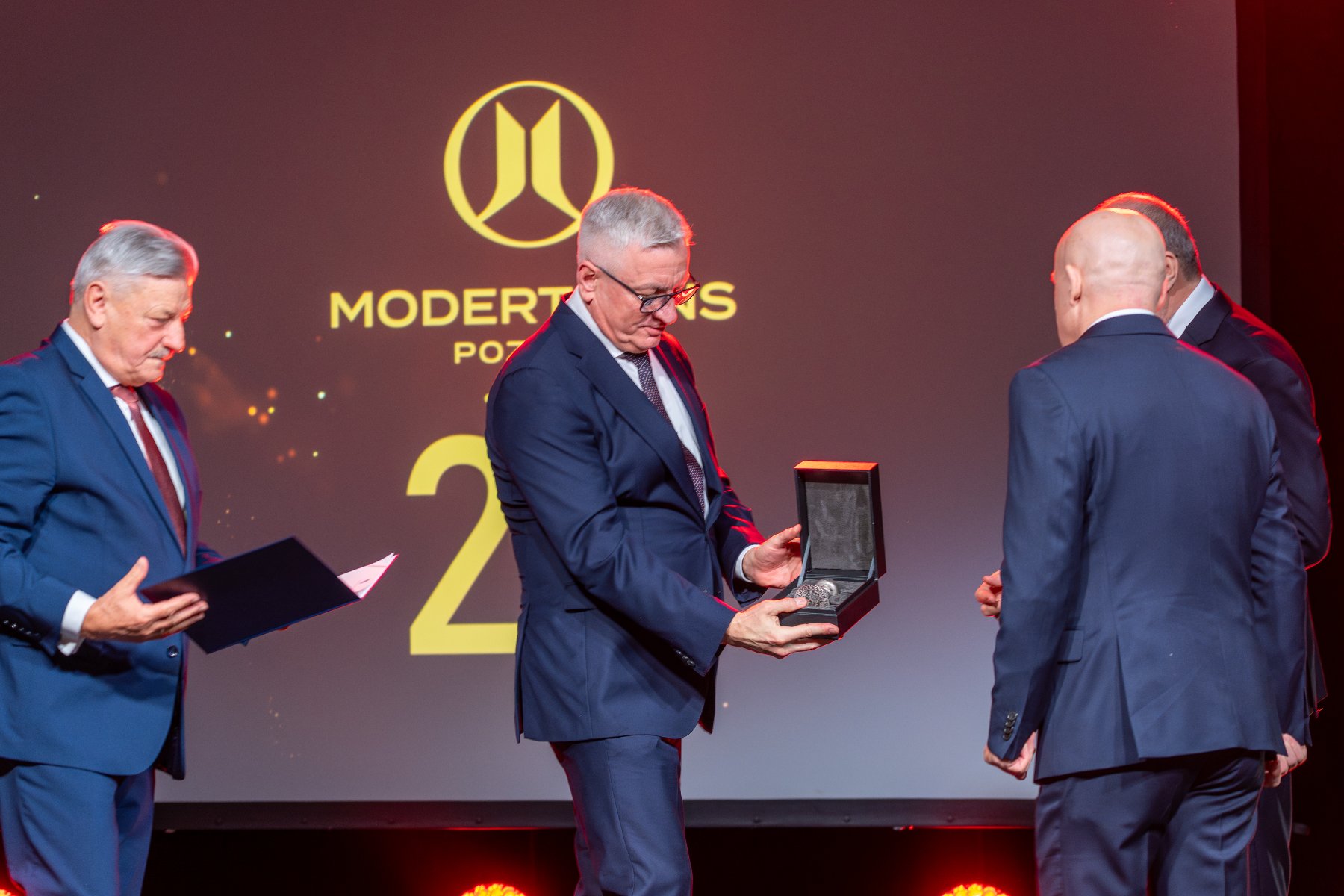 Wręczenie Srebrnej Pieczęci Miasta Poznania spółce Modertrans