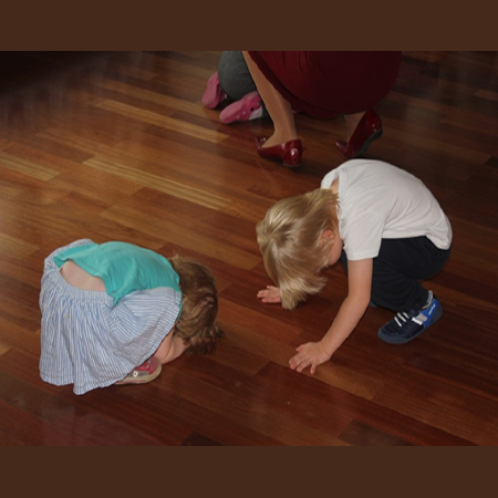 Zdjęcie dzieci w bawialni