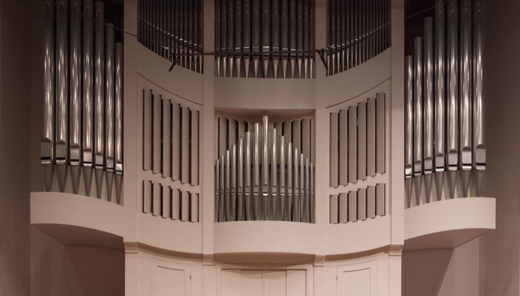 Zdjęcie organów w Auli Nova.