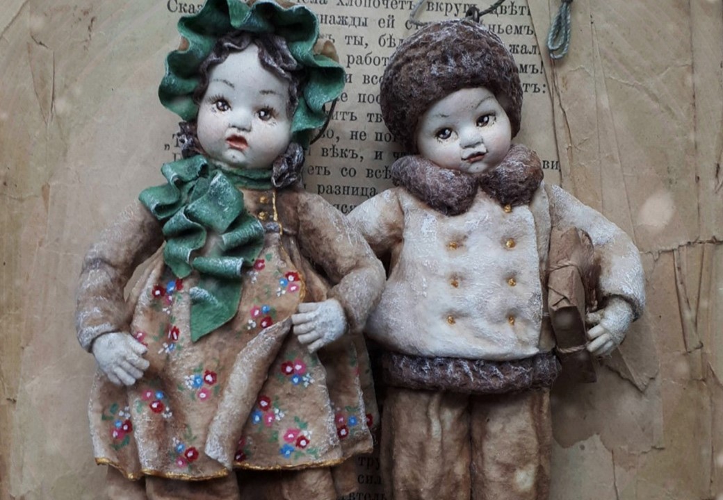 Zdjęcie 2-uch lalek.