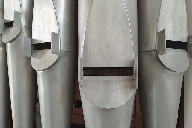 piszczałki organów.