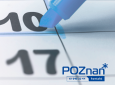Zdjęcie przedstawia kalendarz z zaznaczonym niebieskim markerem 10 dniem oraz lohgo biua Poznań Kontakt