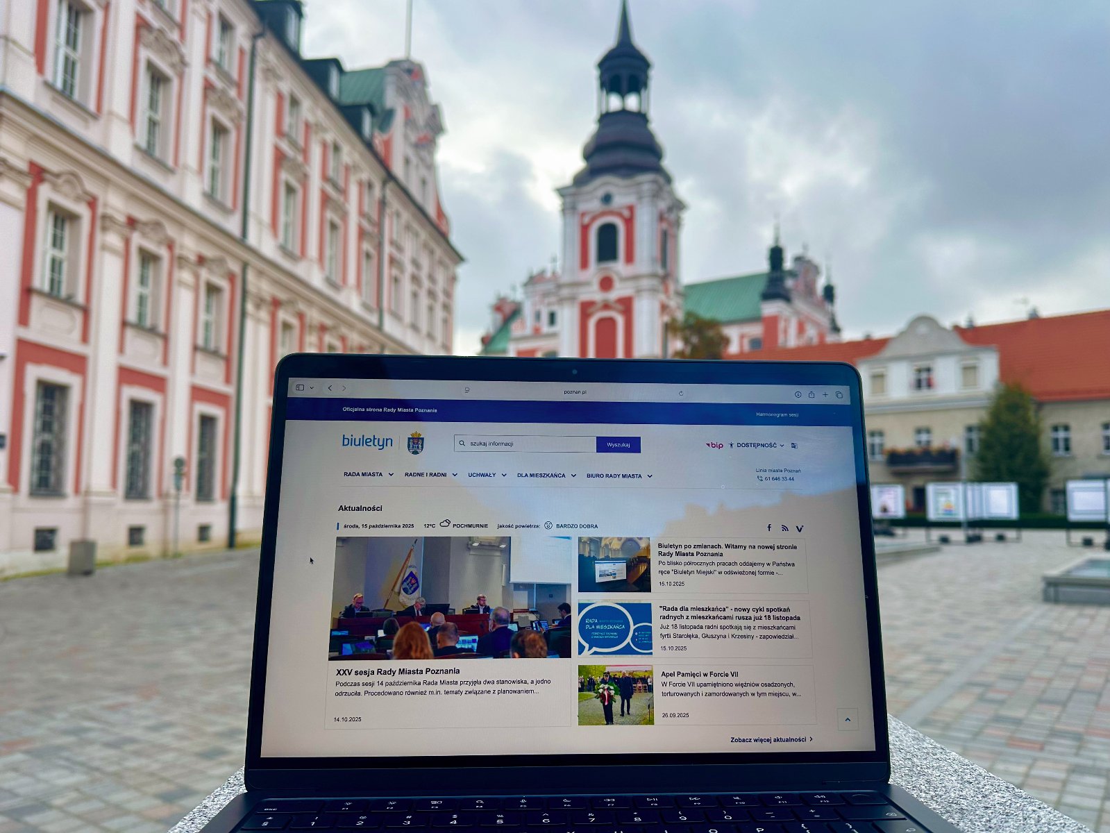 Zdjęcie przedstawia nowy portal widoczny w ekranie laptopa.