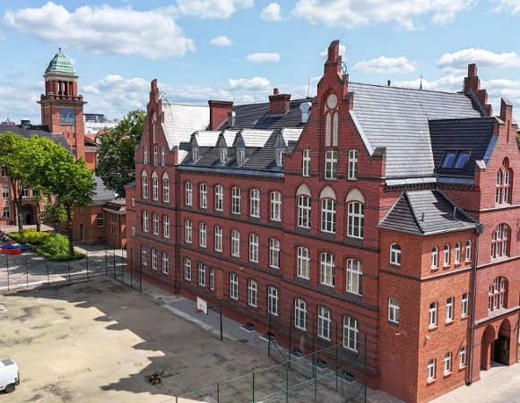 Zdjęcie starego boiska przy SP 36 na Jeżycach