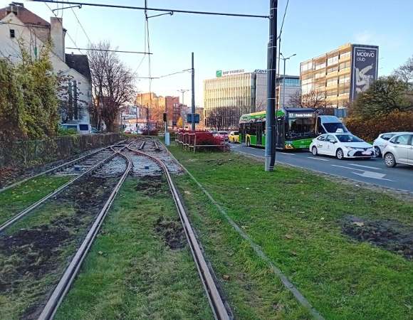 Zdjęcie torowiska i ulicy Małe garbary