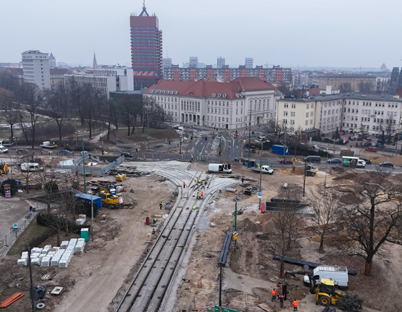 Zdjęcie z drona przebudowywanego skrzyżowania ulic Matyi, Wierzbięcice, Królowej Jadwigi i Al. Niepodległości