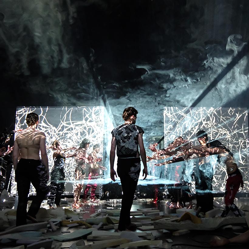 Zdjęcie ze spektaklu "24/7 nowych grzechów"