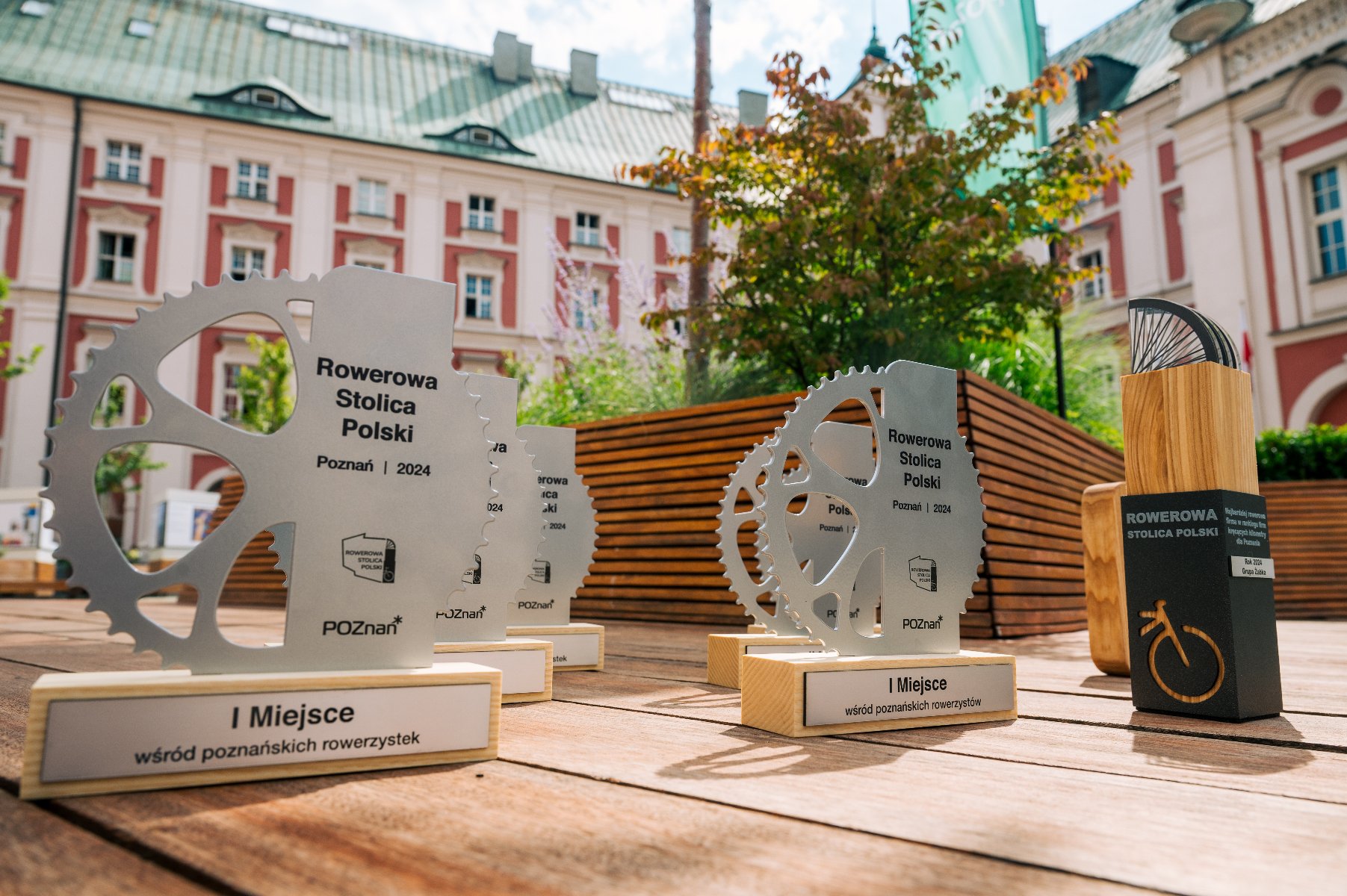 Zeszłoroczne statuetki dla najlepszych rowerzystów w Poznaniu