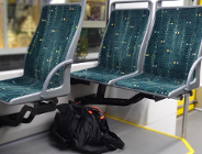 Zostawiona torba pod siedzeniem tramwaju