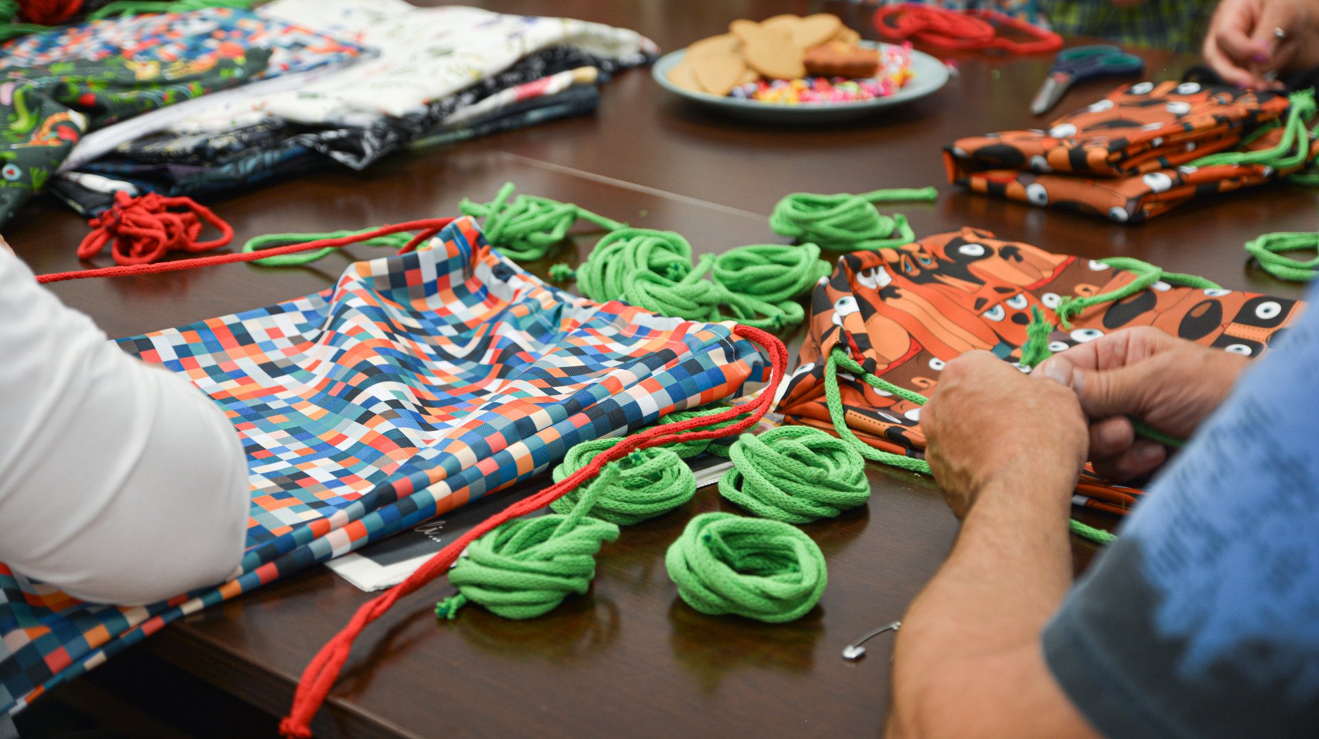 В пропозиції можуть бути заняття, пов'язані, наприклад, з рукоділлям.