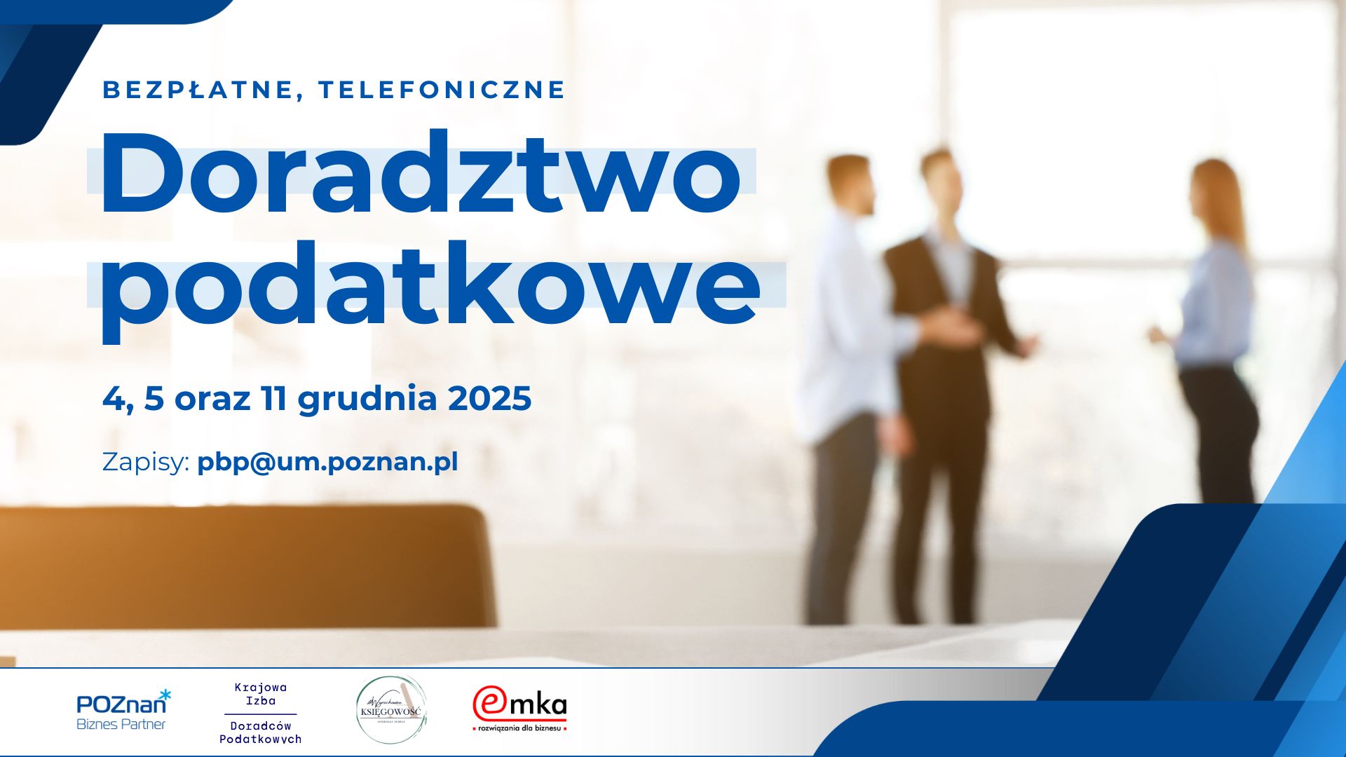 Grafika promocyjna bezpłatnego doradztwa podatkowego. W tle 3 osoby rozmawiają w biurze.