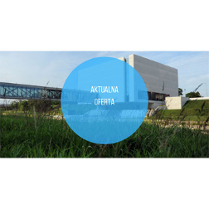 Brama Poznania. Na środku niebieskie koło i biały napis.